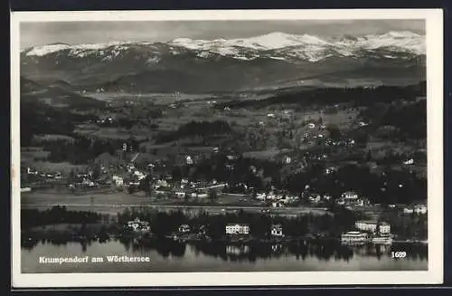 AK Krumpendorf am Wörthersee, Totalansicht gegen die Berge