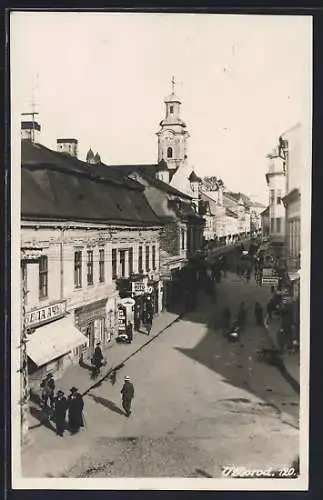 AK Uzhorod, Geschäftiges Treiben in einer Strasse