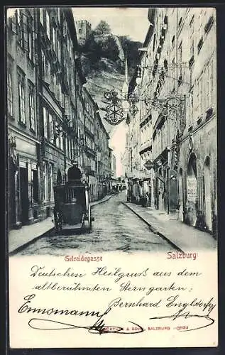 AK Salzburg, Getreidegasse mit Blick zur Festung