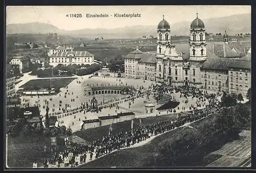 AK Einsiedeln, Prozession auf dem Klosterplatz