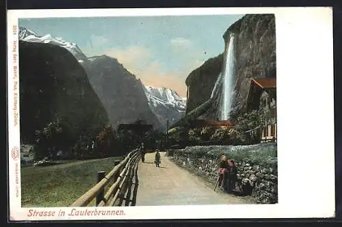 AK Lauterbrunnen, Strassenpartie mit Wasserfall