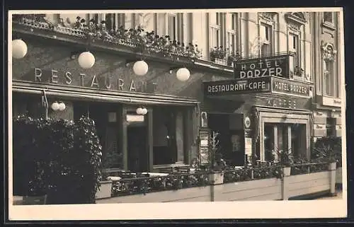 Foto-AK Wels, Hotel Parzer mit Restaurant-Café