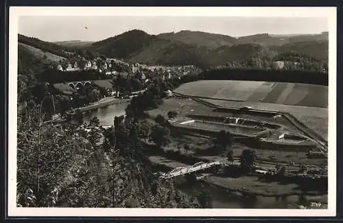 AK Ziegenrück / Lobenstein, Blick auf Bahnhofvorstadt & neues Freibad