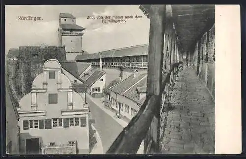 AK Nördlingen, Blick von der Mauer nach dem Reimlingertor