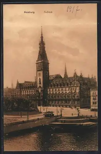 AK Hamburg, Rathaus aus der Vogelschau vom Wasser aus