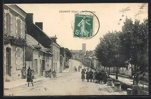 AK Charost, Rue principale animée avec des enfants et des arbres