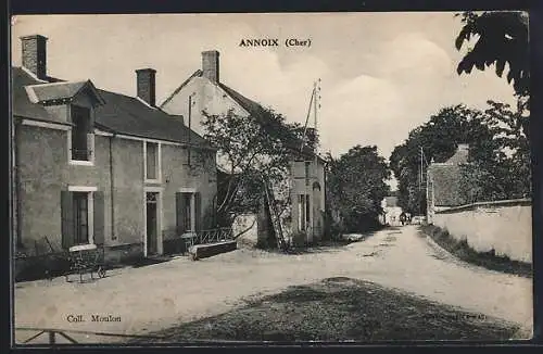 AK Annoix, Vue de la rue principale et des maisons anciennes