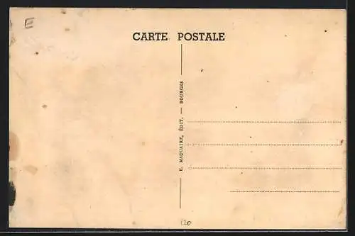 AK Farges-en-Septaine, Route d`Avord avec maisons et passants