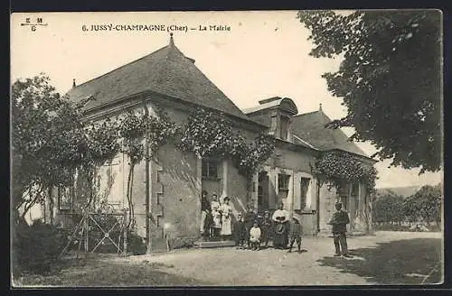 AK Jussy-Champagne, La Mairie et habitants devant l`entrée