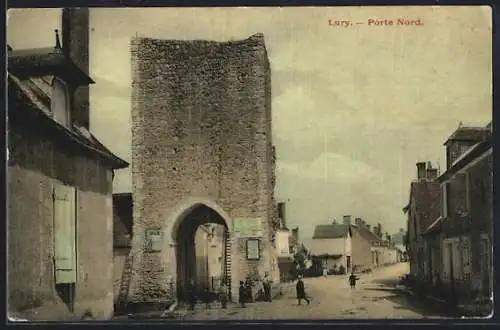 AK Lury, Porte Nord et rue animée du village