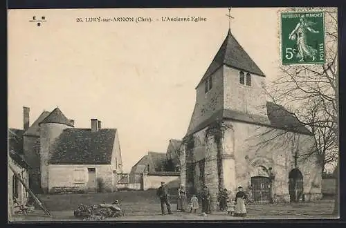 AK Lury-sur-Arnon, L`ancienne église et habitants devant le bâtiment