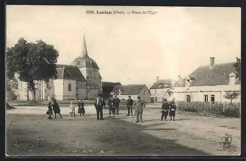 AK Lantan, Place de l`Église avec villageois devant l`église