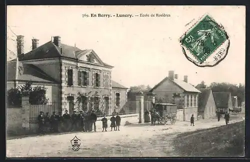 AK Lunery, École de Rosières et élèves devant le bâtiment