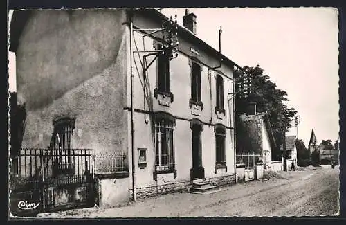 AK Mornay-sur-Allier, La Poste et rue adjacente