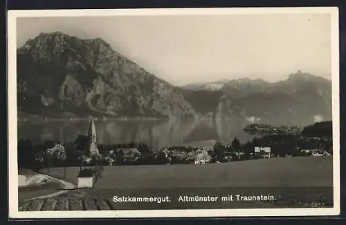 AK Altmünster, Salzkammergut, Uferpartie mit Kirche und Traunstein