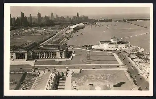 AK Chicago, IL, Zeppelin flying over Grant Park