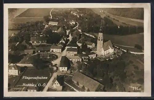 AK Hochburg /O.-Ö., Ortsansicht vom Flugzeug aus