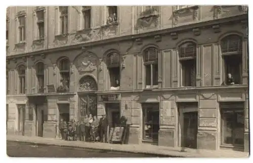 10 Fotografien unbekannter Fotograf, Ansicht Wien, Wohn - und Geschäftshäuser, Gasthaus Adolf Schmöger, Trödelhalle u.a.