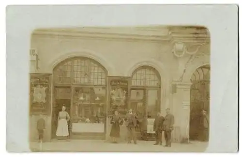 10 Fotografien unbekannter Fotograf, Ansicht Wien, Wohn - und Geschäftshäuser, Gasthaus Adolf Schmöger, Trödelhalle u.a.