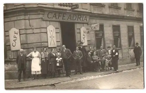 10 Fotografien unbekannter Fotograf, Ansicht Wien, Wohn - & Geschäftshäuser, Weinhaus zum Apostelkeller, Ladengeschäfte