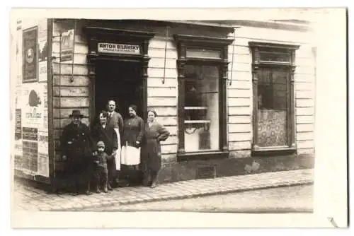 10 Fotografien unbekannter Fotograf, Ansicht Wien, Bäckerei Anton Strauss, Festwagen, Biergarten, Hotel zur Gold Sonne