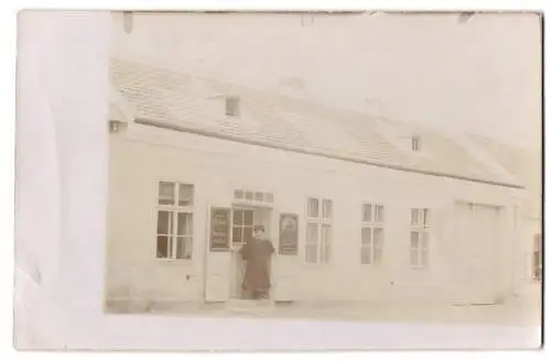 10 Fotografien unbekannter Fotograf, Ansicht Wien, Bäckerei Anton Strauss, Festwagen, Biergarten, Hotel zur Gold Sonne