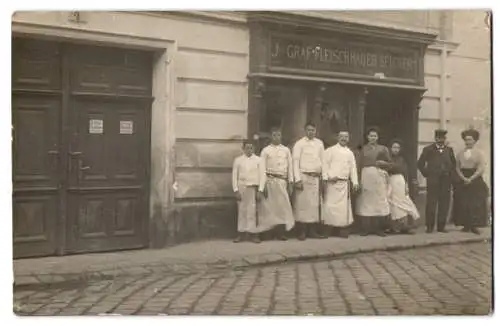 10 Fotografien unbekannter Fotograf, Ansicht Wien, Kunst-Tischlerei Max Wild, Gasthaus zum Goldenen Schiff u.a.