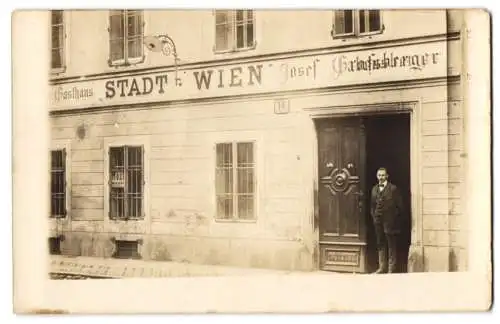 10 Fotografien unbekannter Fotograf, Ansicht Wien, Kunst-Tischlerei Max Wild, Gasthaus zum Goldenen Schiff u.a.