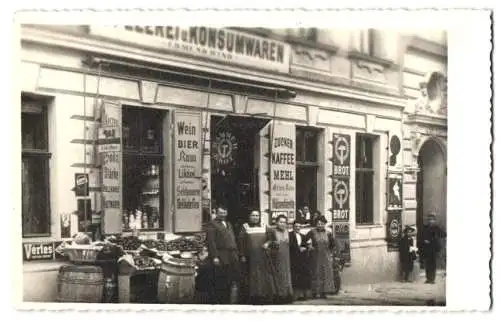 8 Fotografien unbekannter Fotograf, Ansicht Wien, Strassenbauarbeiter, Fischmarkt, Ladengeschäfte, Kneipen, Wiener Typen