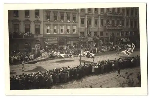 9 Fotografien unbekannter Fotograf, Ansicht Wien, Dampfbäckerei Josef Führer, Aufmarsch am Photo-Atelier Adolf Werner u.