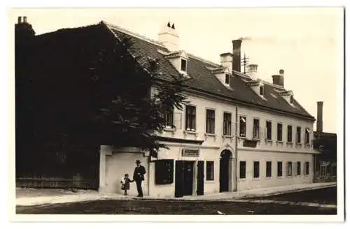 13 Fotografien unbekannter Fotograf, Ansicht Wien, Schwalbengasse 12, Fabrik für Chemische Waren Gottlieb Voith