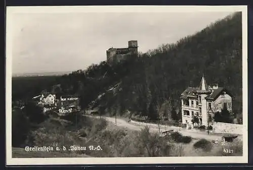 AK Greifenstein a. d. Donau, Strassenpartie mit Burg