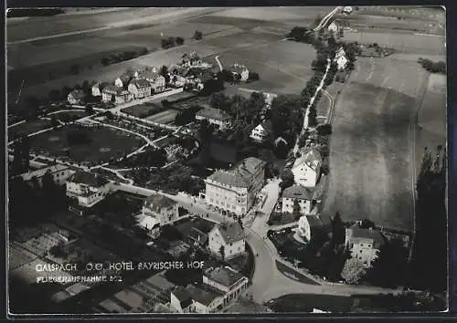 AK Gallspach /O. Ö., Hotel Bayrischer Hof mit Strassenpartie, Fliegeraufnahme