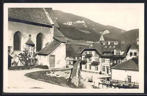 AK Payerbach a. d. Südbahn, Teilansicht der Kirche mit Hotel-Restaurant zur weissen Rose