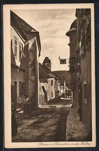 AK Dürnstein in der Wachau, Strassenpartie mit Turmblick