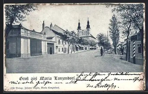 AK Maria Lanzendorf, Strassenansicht mit Kirche, Leute, Fahrrad