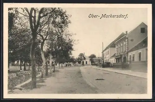 AK Ober-Markersdorf, Strassenpartie mit Bäumen