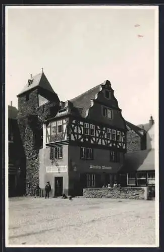 Foto-AK Cochem, Gasthaus Alte Thorschänke mit Besuchern