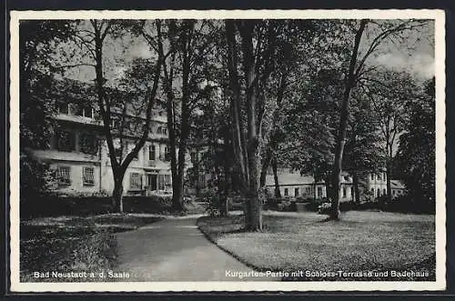 AK Bad Neustadt a. d. Saale, Kurgarten-Partie mit Schloss-Terrasse und Badehaus