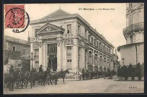 AK Bourges, Les Beaux-Arts avec calèches sur la place