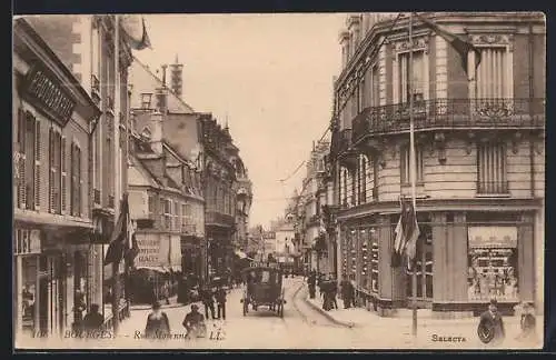 AK Bourges, Rue Moyenne animée avec passants et calèche