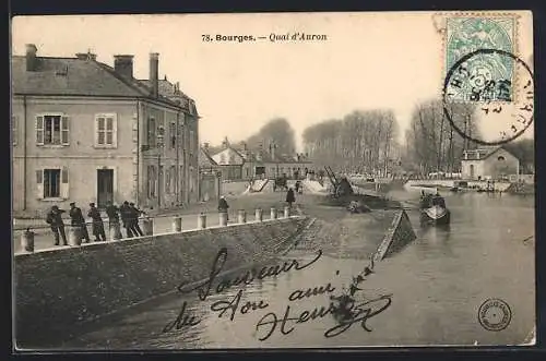 AK Bourges, Quai d`Auron avec promeneurs et barques sur le canal