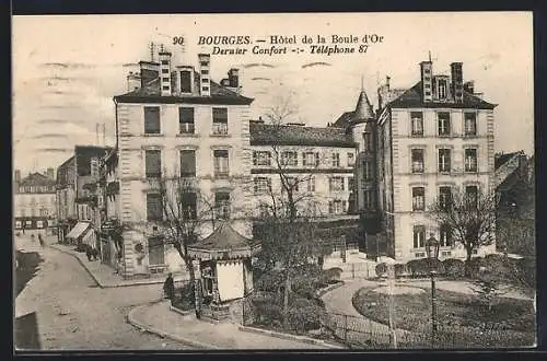 AK Bourges, Hôtel de la Boule d`Or avec kiosque et rue adjacente