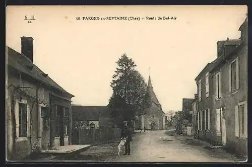 AK Farges-en-Septaine, Route de Bel-Air avec vue sur l`église et maisons anciennes