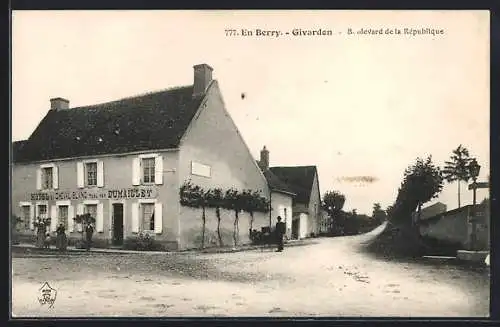 AK Givardon, Boulevard de la République avec l`hôtel du Lion d`Or et passants