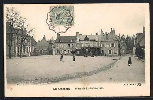 AK La Guerche, Place de l`Hôtel-de-Ville