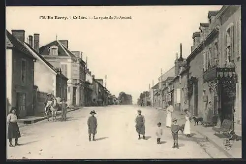 AK Culan, La route de St-Amand avec passants et maisons anciennes