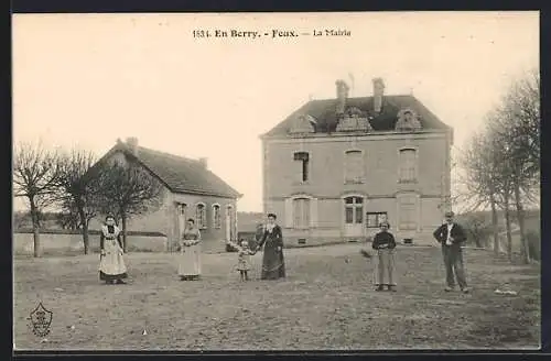 AK Feux, La Mairie et habitants devant la mairie