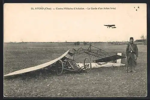 AK Avord, Centre Militaire d`Aviation, La garde d`un avion brisé