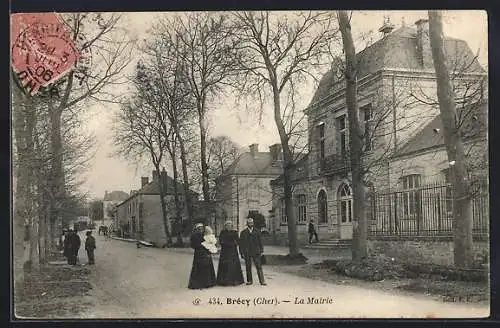 AK Brécy, La Mairie et passants devant l`hôtel de ville